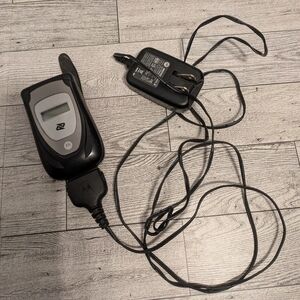 Motorola Black and Gray Flip Phone with Charger